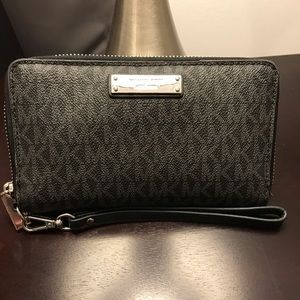 Michael Kors wristlet wallet